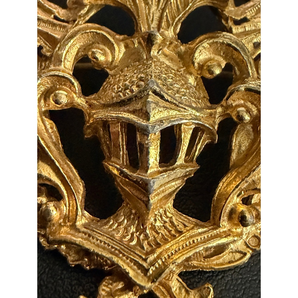 Vintage Florenza Brooch Heraldic Crest Knight Gold Tone READ - Picture 2 of 11